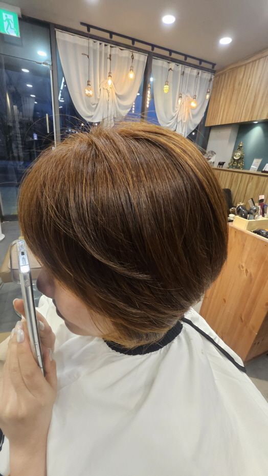 시흥시 여자 보브컷 전체탈색까지 하셨어요 시술 사례 이미지 10