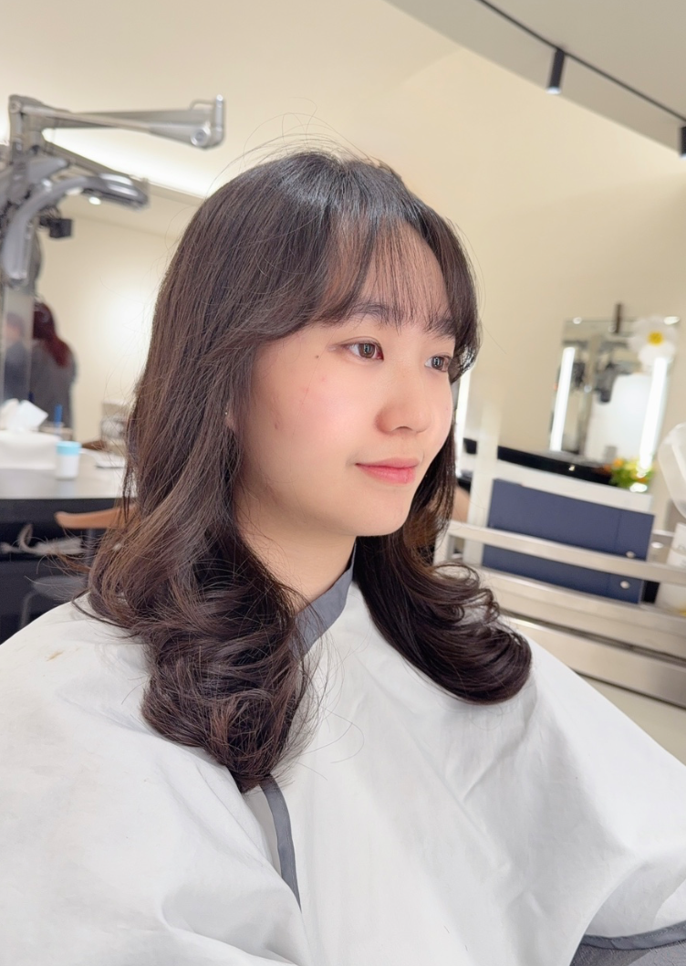 서초구 여자 그레이스펌 둥근형 얼굴에 머리가 잘 안 마르는게 고민 시술 사례 이미지 7